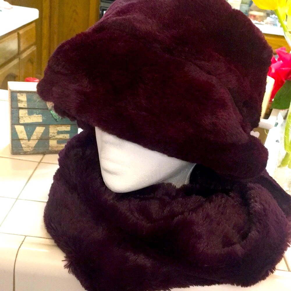 SET- Purple/Plum Faux Fur Hat & Infinity Scarf - Picture 2 of 15